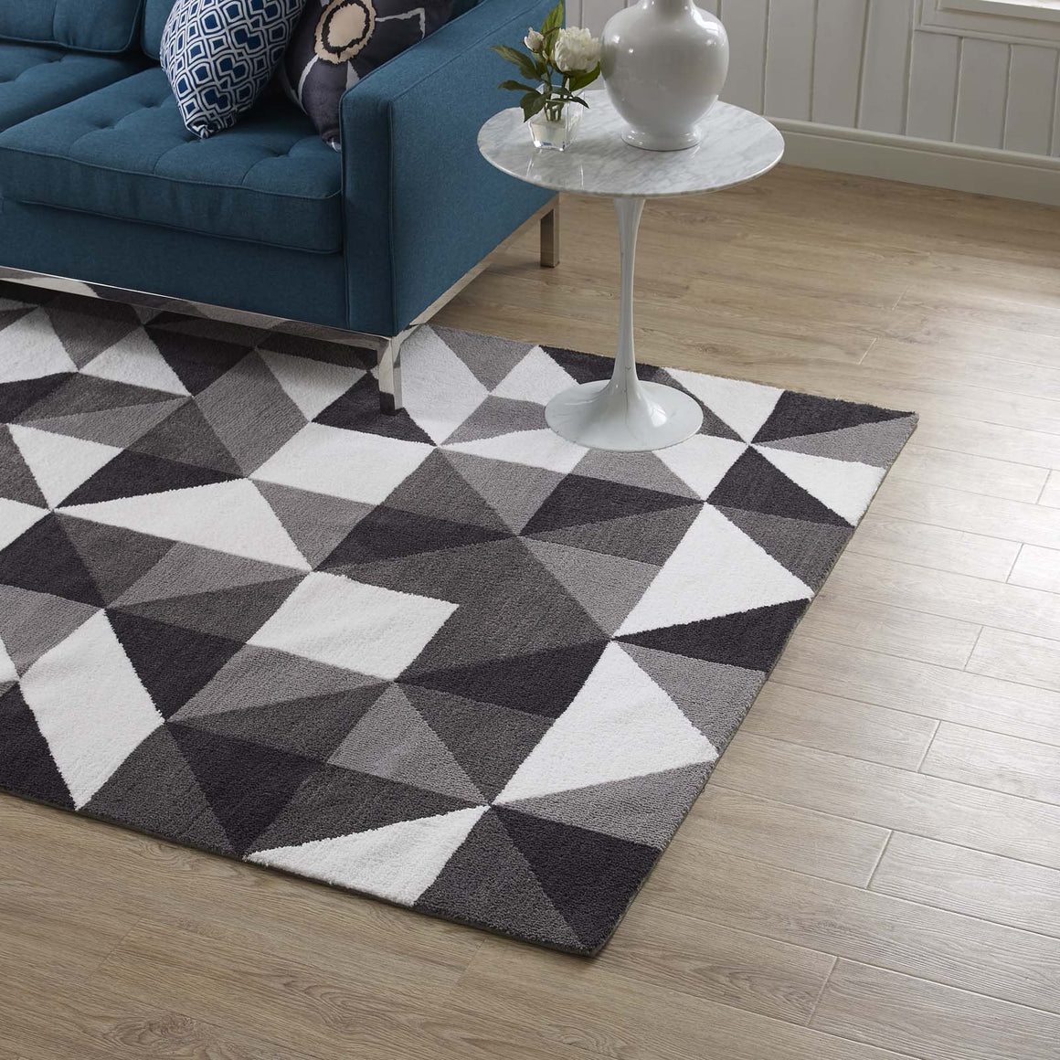 Kahula Geometric Triangle Mosaic 5x8 Area Rug Black, Gray and White