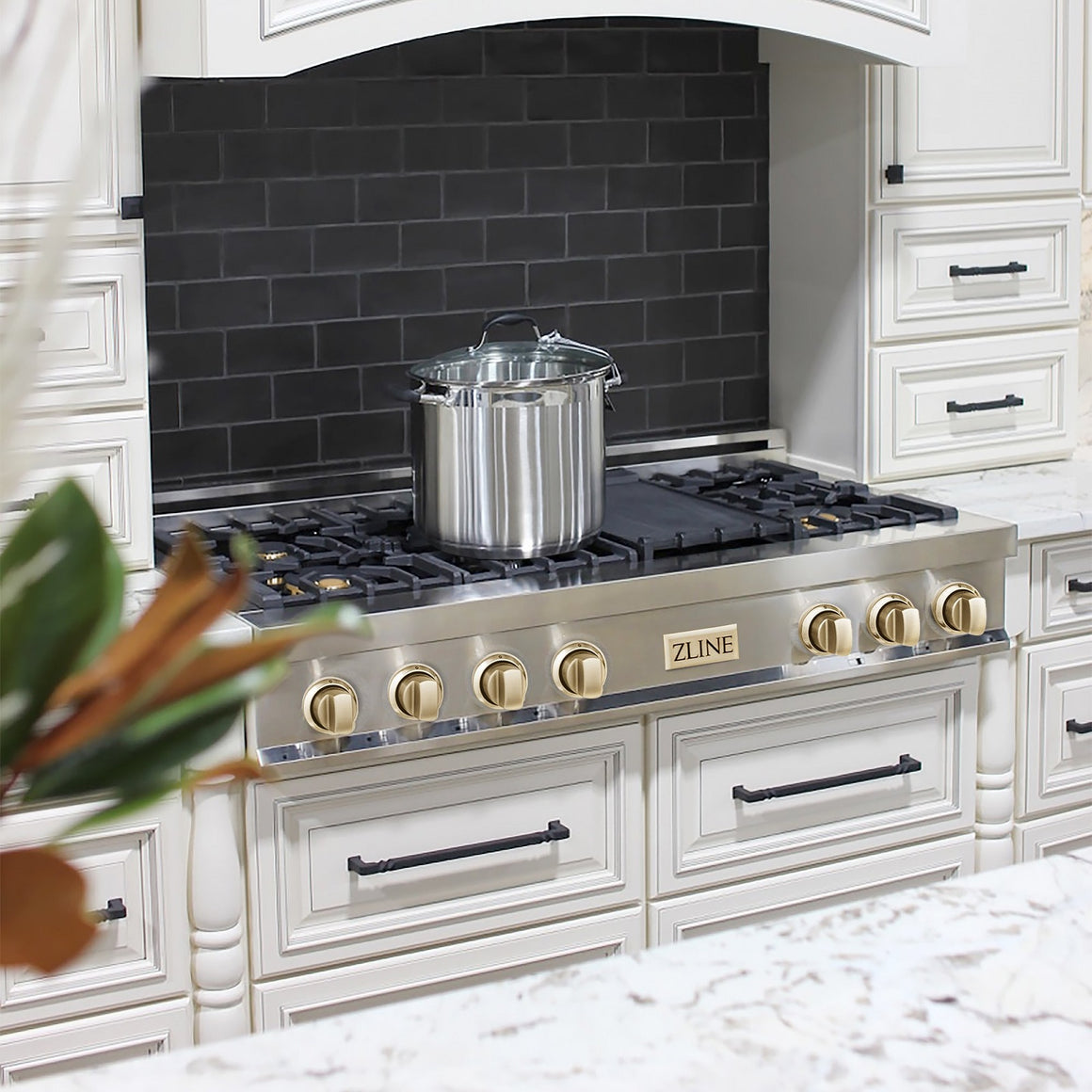 ZLINE Autograph Edition 48" Porcelain Rangetop with 7 Gas Burners in Stainless Steel and Gold Accents (RTZ-48-G)